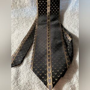 Elegant Black and Gold Patterned Steven Land Silk Tie